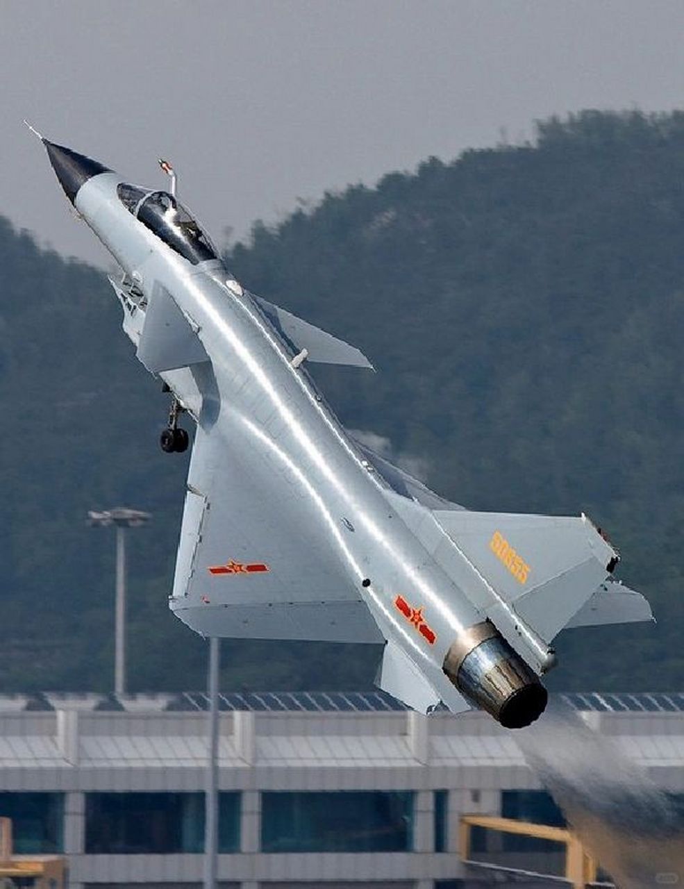 殲-10戰(zhàn)斗機(jī)是幾代機(jī)？全面解析中國(guó)空軍的主力戰(zhàn)機(jī)，中國(guó)空軍主力戰(zhàn)機(jī)殲-10戰(zhàn)斗機(jī)的全面解析，幾代機(jī)？